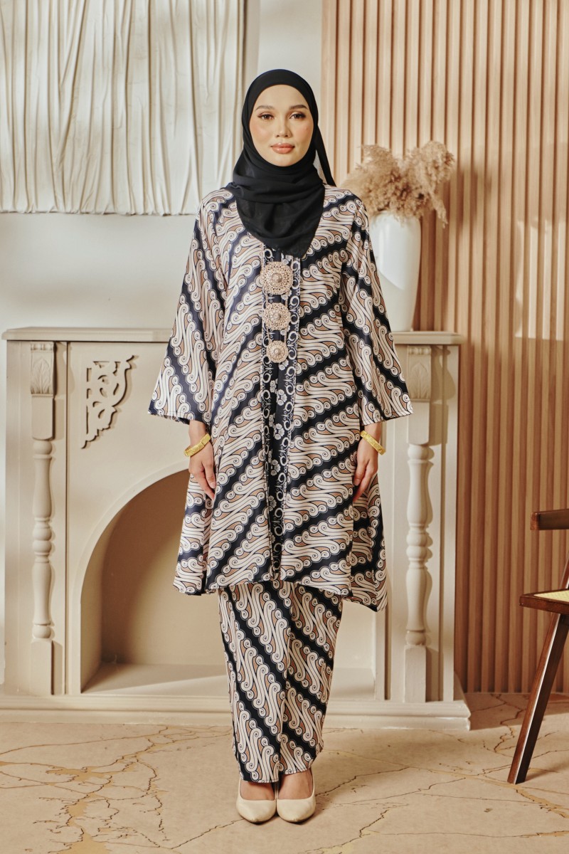 Kebarung Kalsom In Black