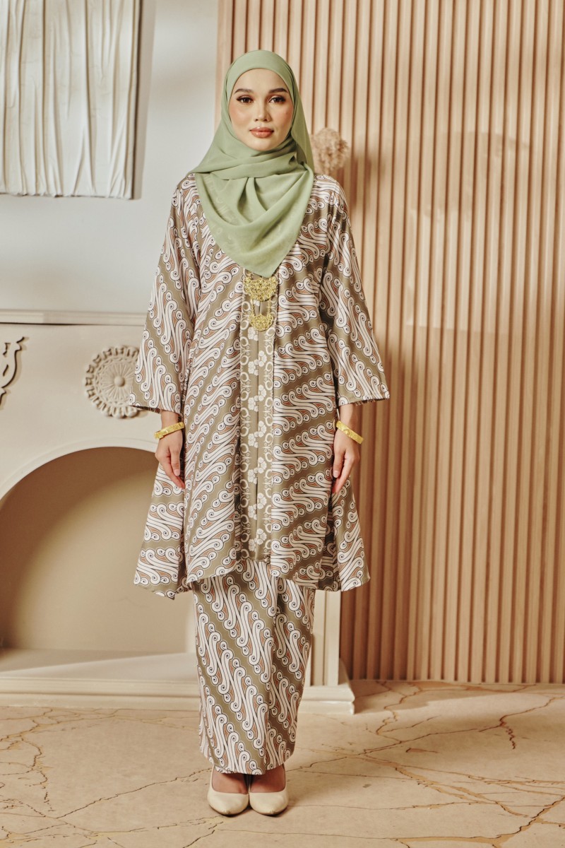 Kebarung Kalsom In Moss Green