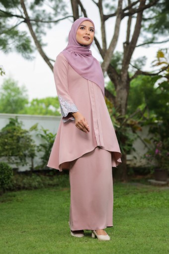 Kebaya Kendall In Sour Pink