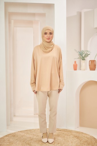 Lucy Batwing in Nude